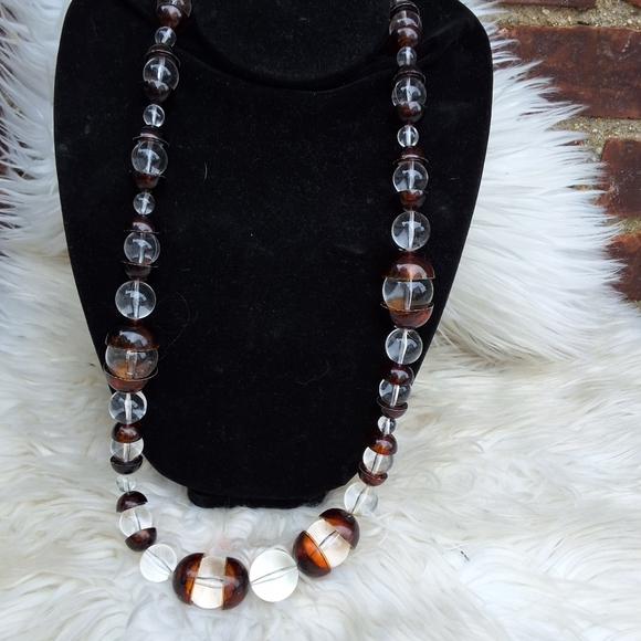 Vintage Jewelry - Vintage Lucite clear resin  graduated bead necklace